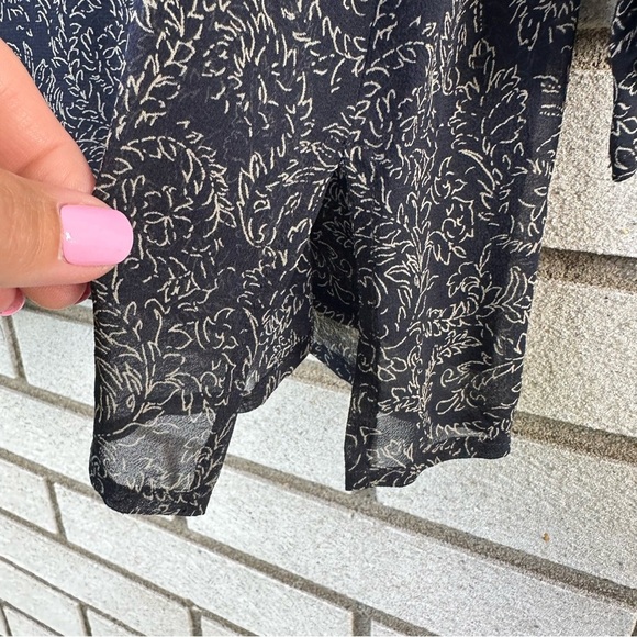 Dana Buchman 100% Silk Sheer Floral Button Down Blouse Navy Beige Size 4 Tunic - Picture 9 of 11